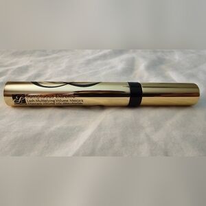 Estee Lauder Sumptuous Extreme mascara. 01 Extreme Black.